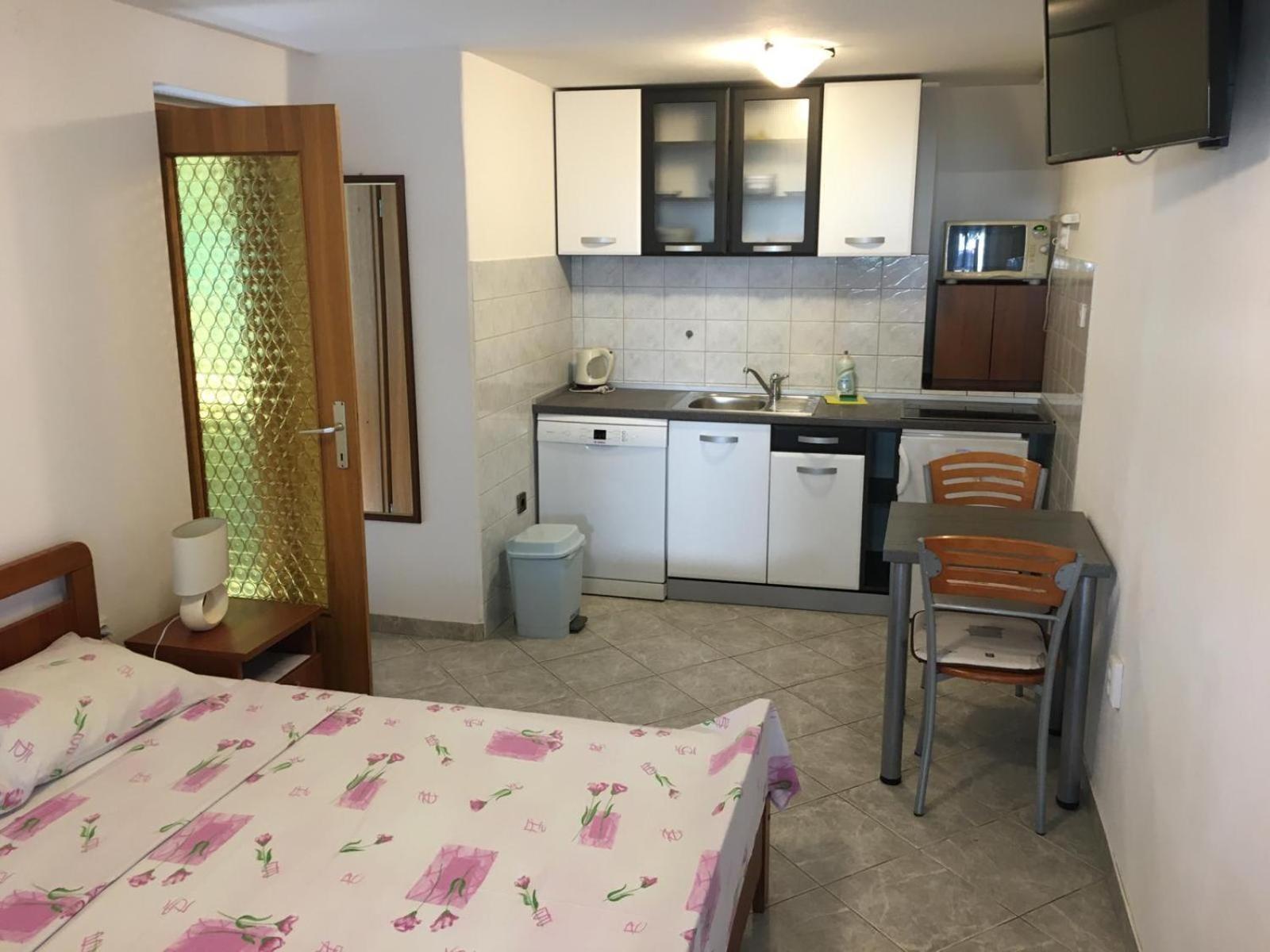 Apartments Biserka Punat Phòng bức ảnh